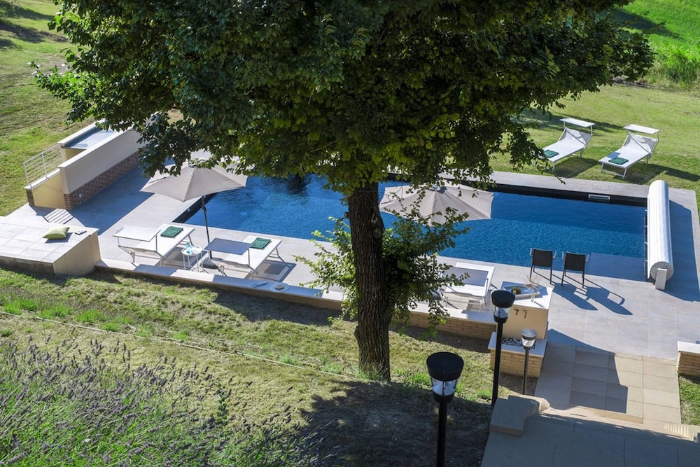 Villa, Smoking photo 3