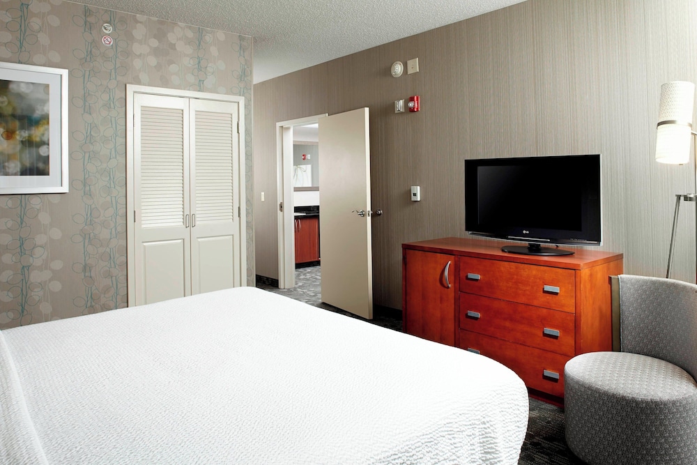 Suite, 1 Bedroom - Photo 4