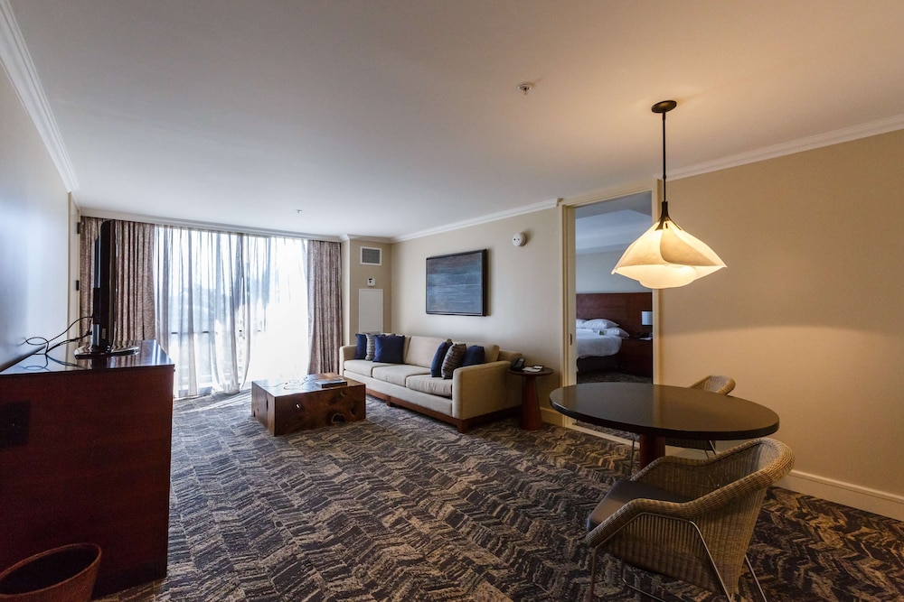 Palace Suite, 1 King Bed, Resort View (Roll In Shower, Hearing)