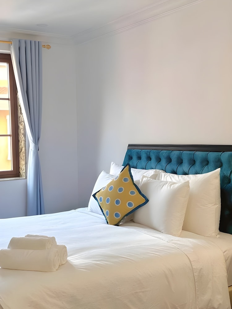 Superior Room, 1 King Bed photo 3