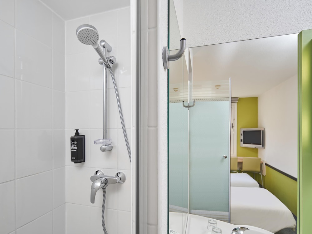 Standard Triple Room, 3 Twin Beds - Photo 5