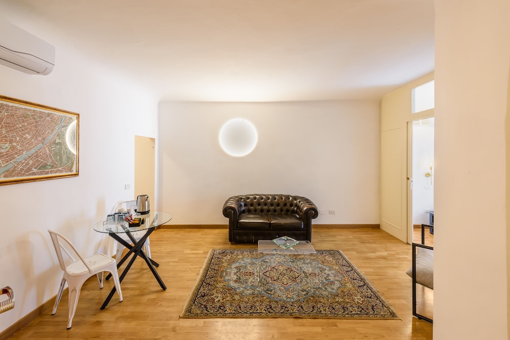 Executive Suite (Duomo View) thumbnail 5