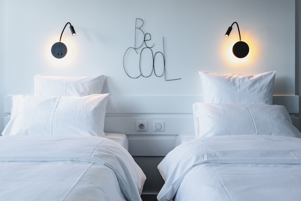 Twin Room - Photo 2