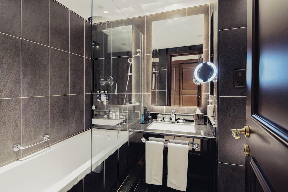 Superior Suite - Private Beach, Infinity Pool, Lazy River & Kids Club Access