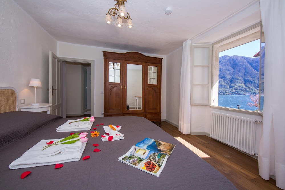 Family Townhome, Multiple Bedrooms, 2 Bathrooms, Lakeside (Felice sul Lago)