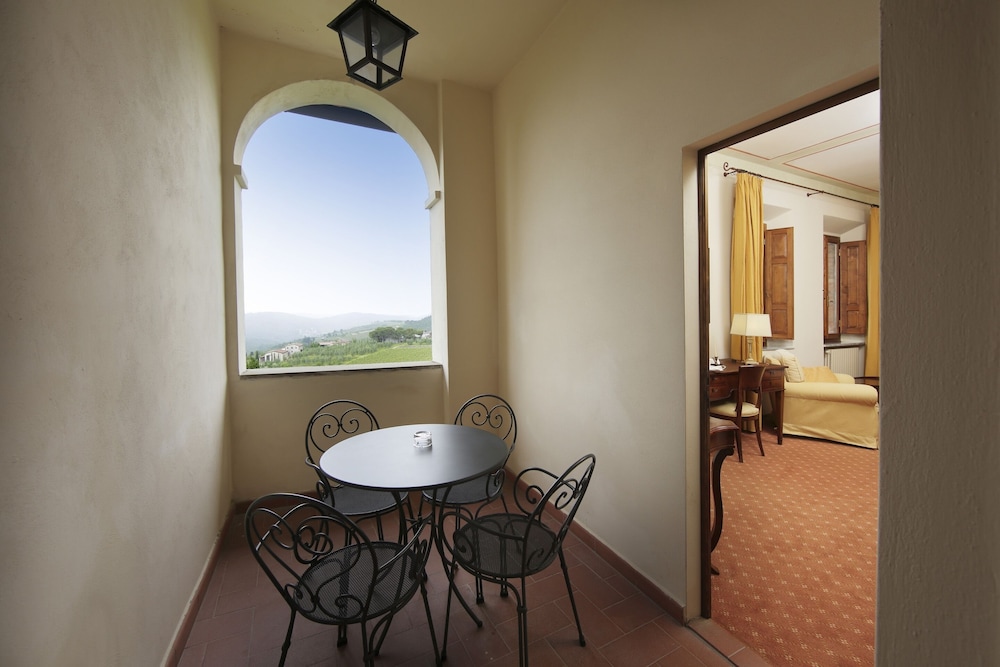 Manor House Balcony Suite - Photo 7