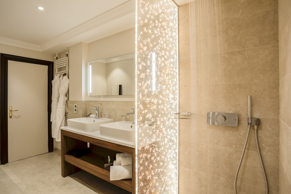 Deluxe Room, 1 Double Bed - Photo 5