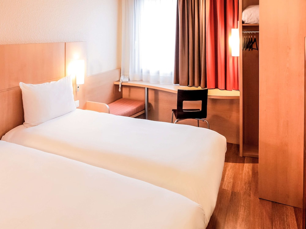 Standard Room, 2 Twin Beds - Photo 7