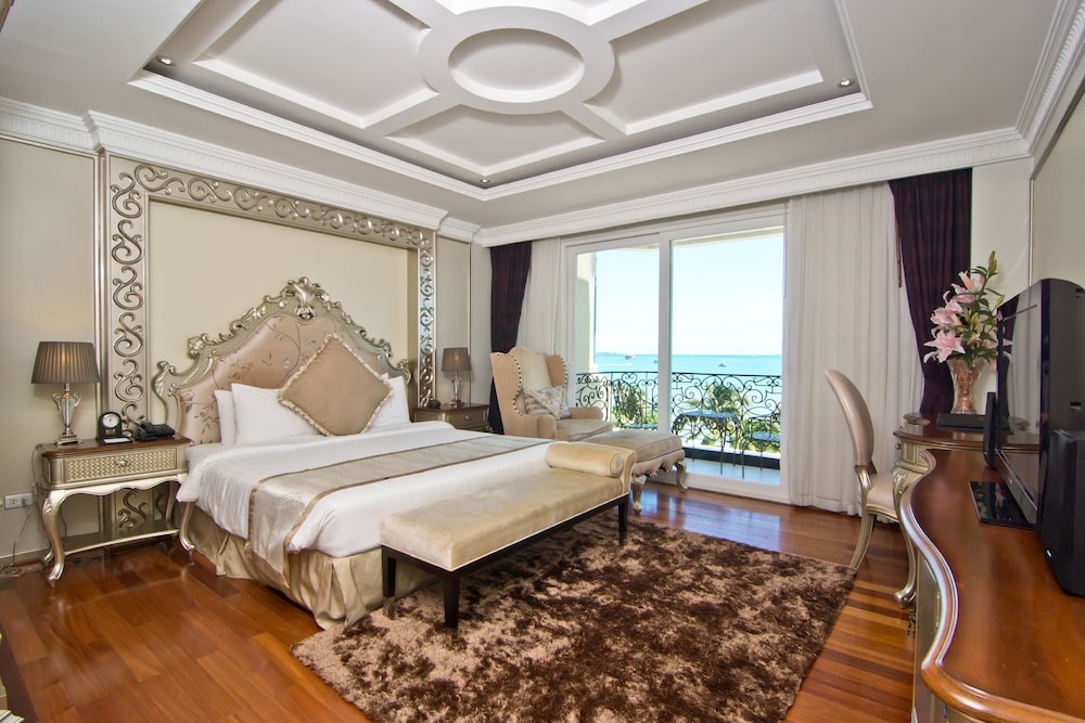 Deluxe beach front with jacuzzi