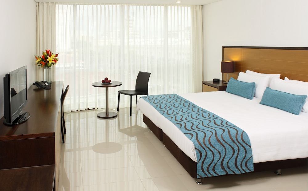 Deluxe Room, 1 King Bed - Photo 3