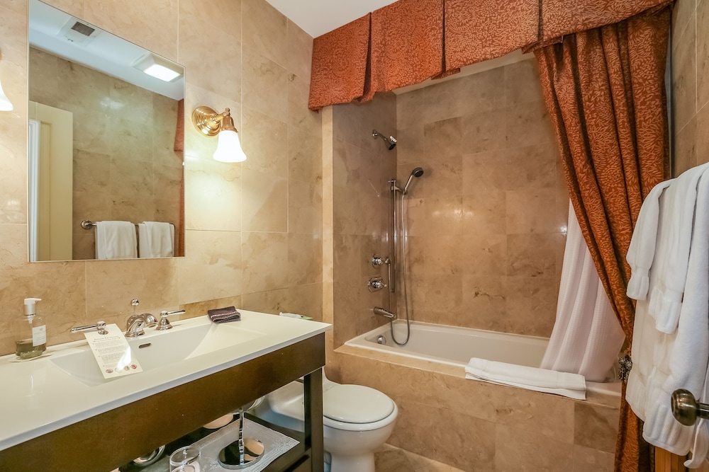 Golden Chest Suite photo 2