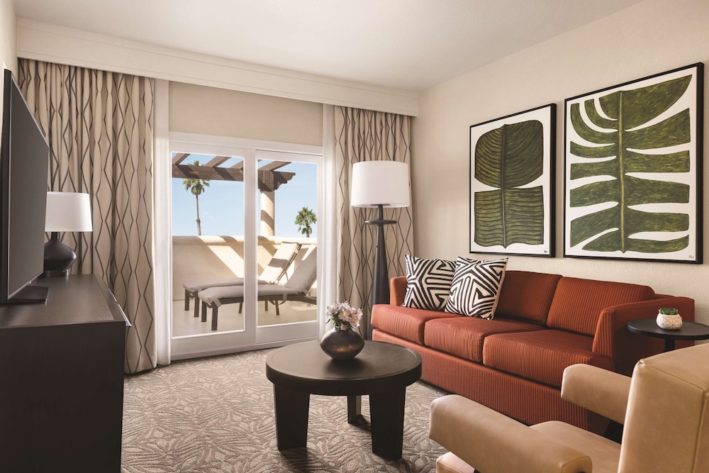 Suite, 2 Queen Beds, Partial Ocean View