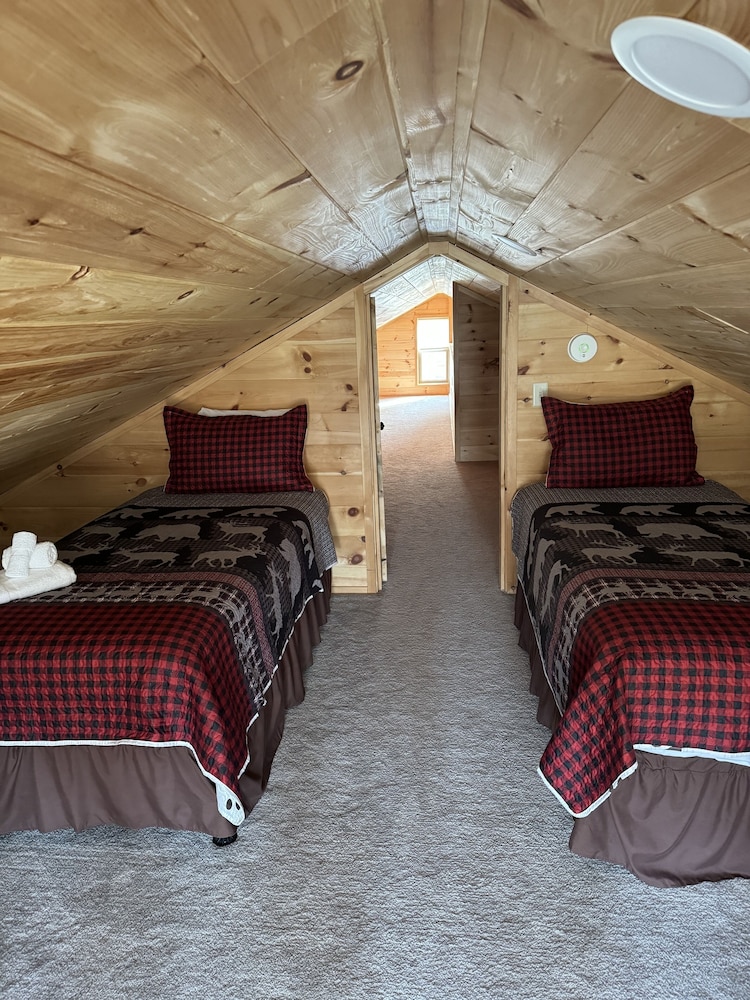 Rosewood Cottage #10: Spacious Lakefront Log Cabin with Stunning Lake Views photo 3