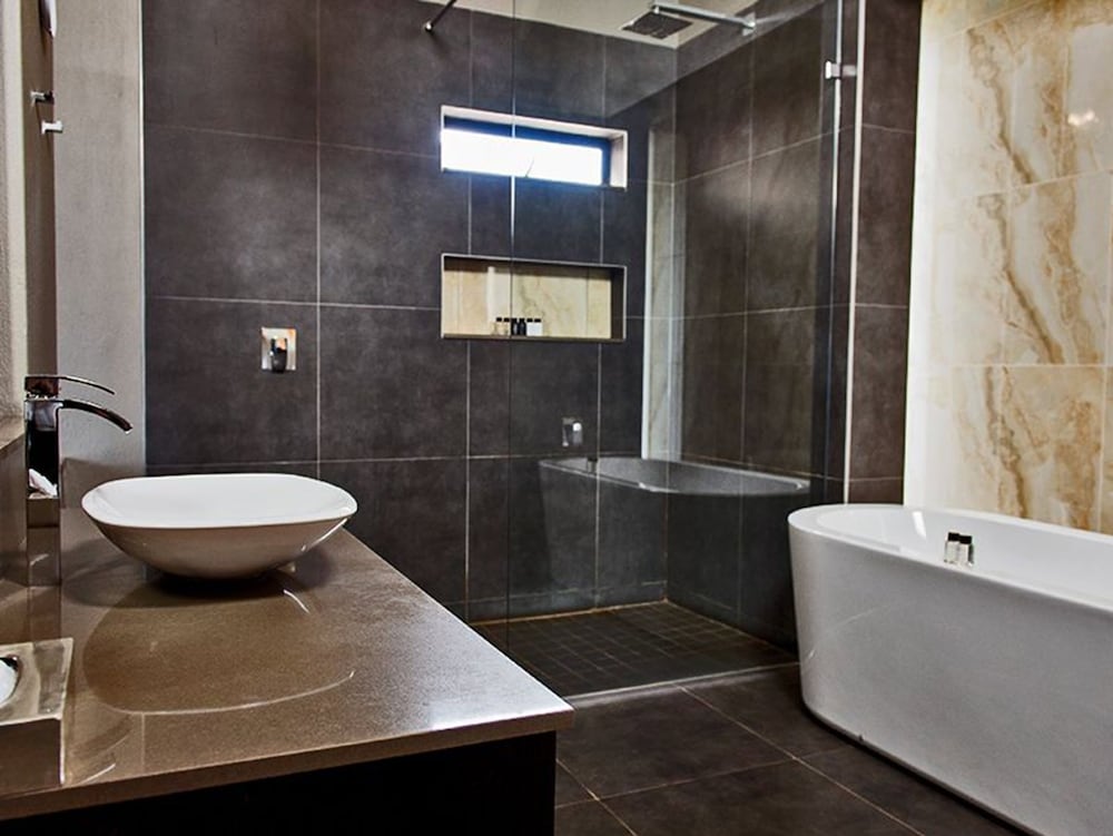 New Quarter Suites photo 3