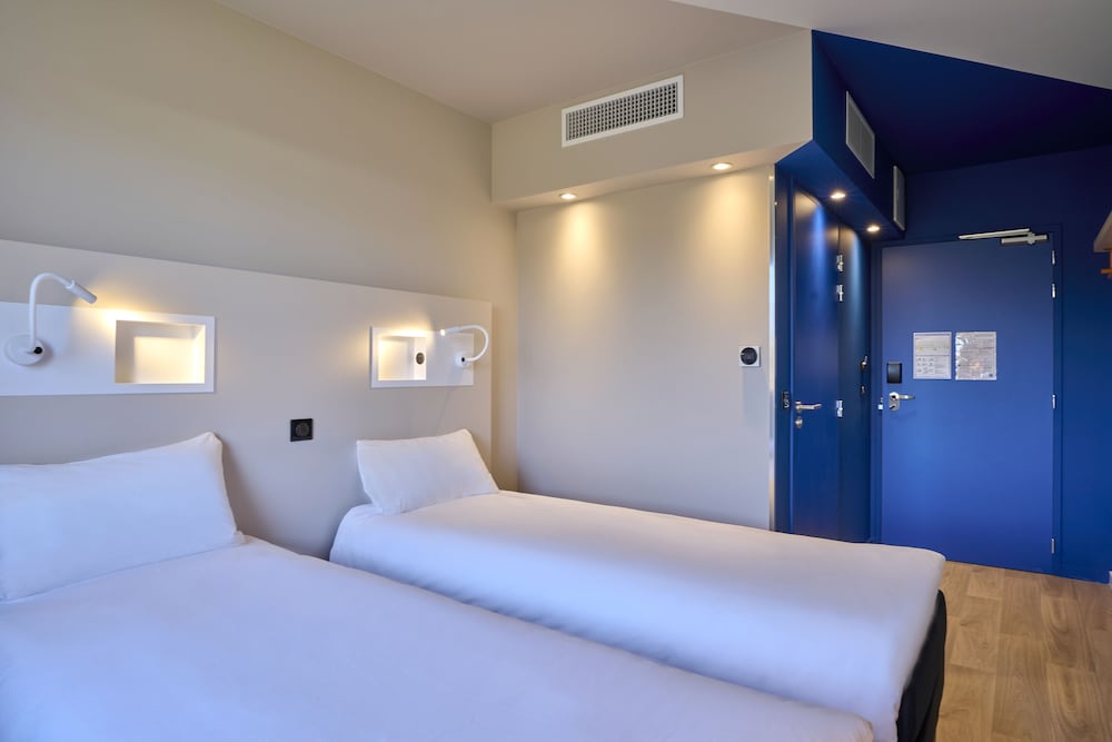 Twin Room, 2 Twin Beds - Photo 5