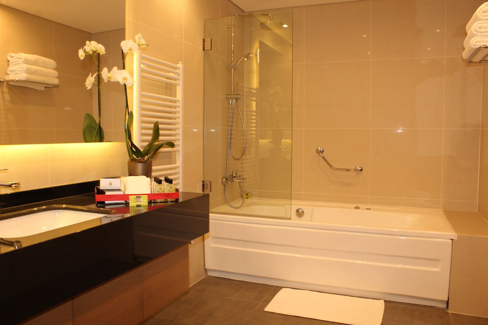 Suite, 1 Bedroom (Slopes View) - Photo 6