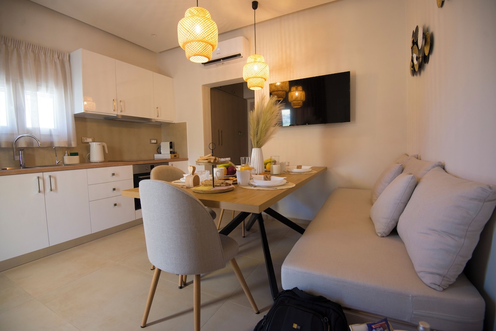 Suite, Partial Ocean View photo 2