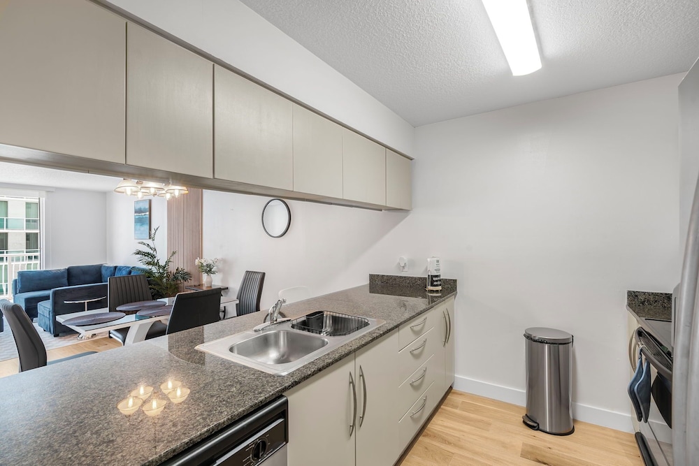 Luxury Condo, 1 Bedroom, City View photo 2