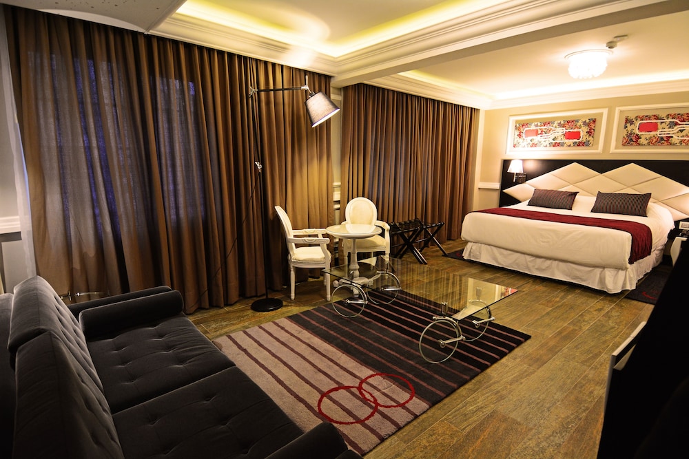 Deluxe Suite, 1 Bedroom, City View photo 3