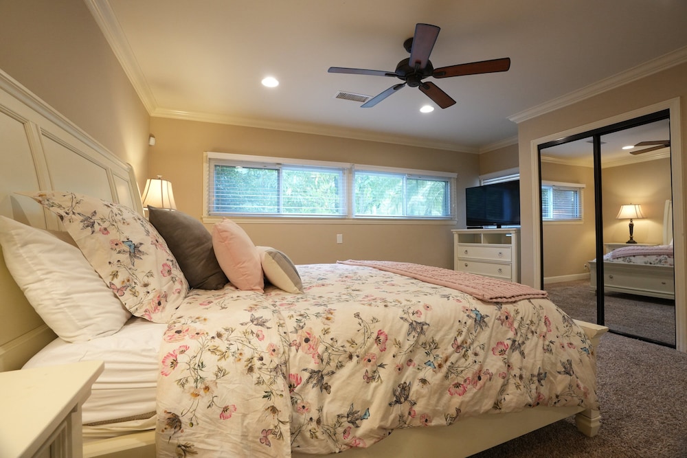 House, Multiple Beds, Pool Access, Pool View (Destination #03)