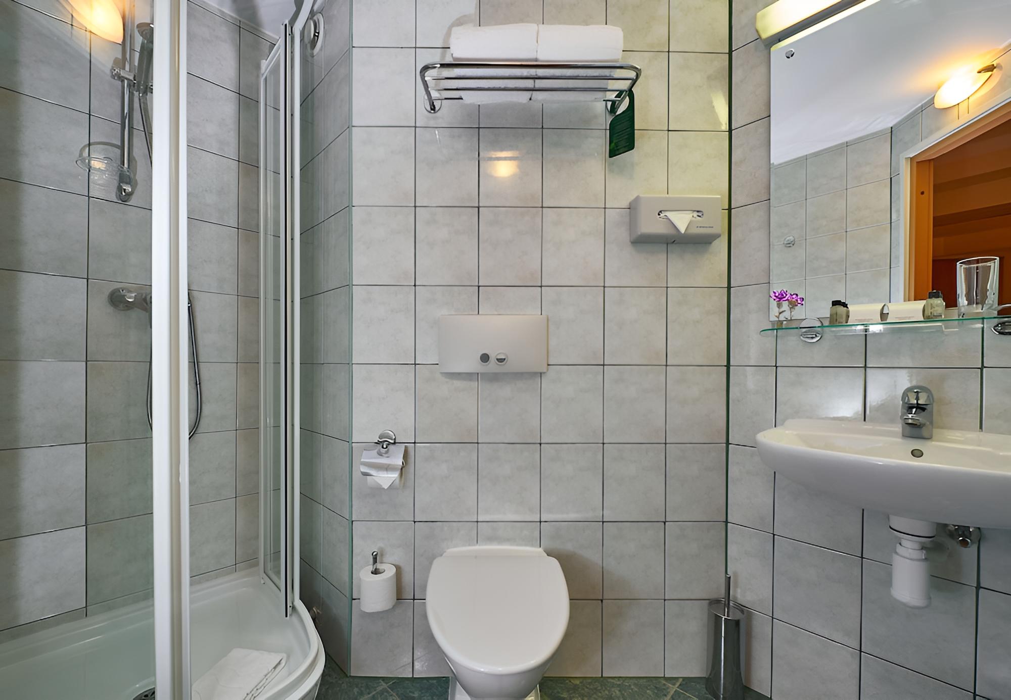 Standard Double or Twin Room photo 3