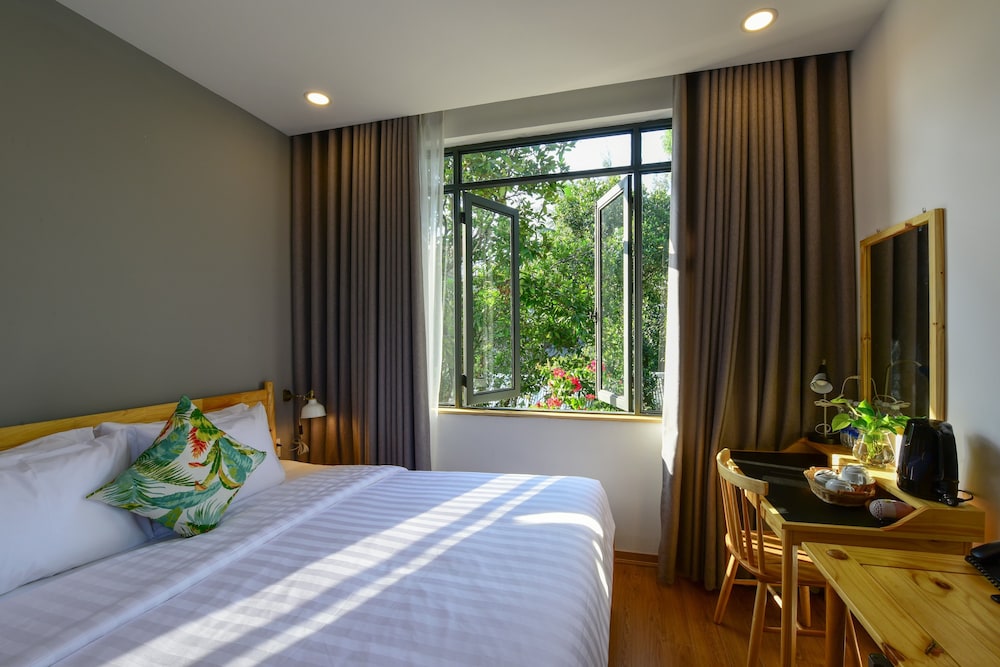 Deluxe Room, Garden View - Photo 5