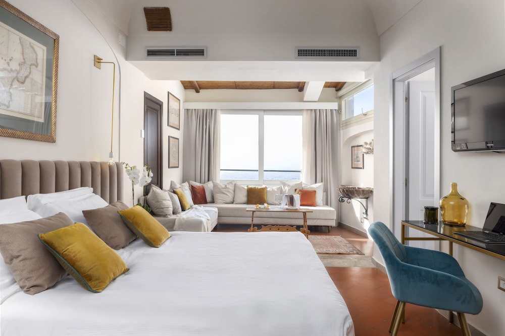 Deluxe Room, Sea View (Sea and Etna View  Multiple Beds) - Photo 1