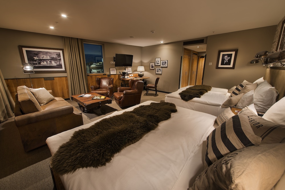Family Room, 2 Queen Beds (Premium) photo 2