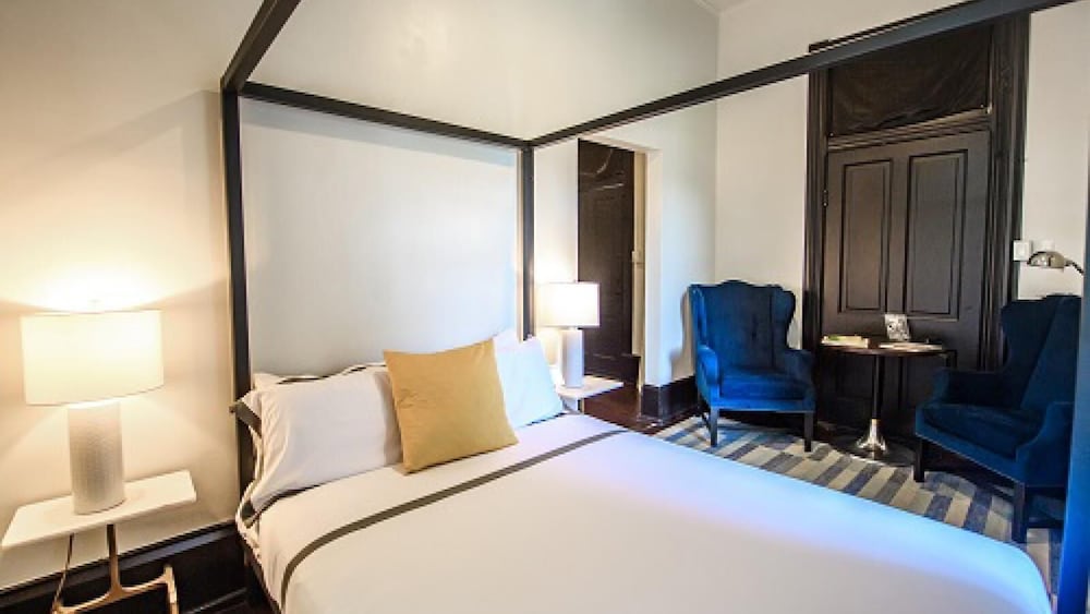 Suite 5 photo 1