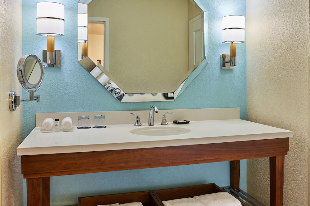 Family Suite, 1 Bedroom, Pool View photo 2