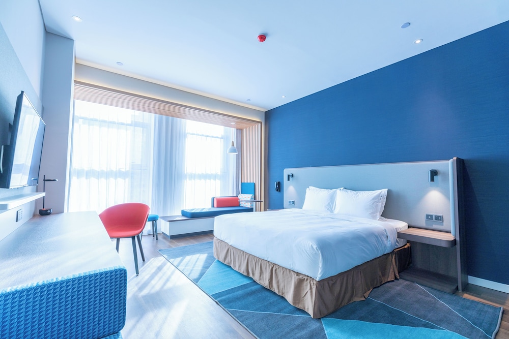 Standard Room, 1 King Bed photo 2