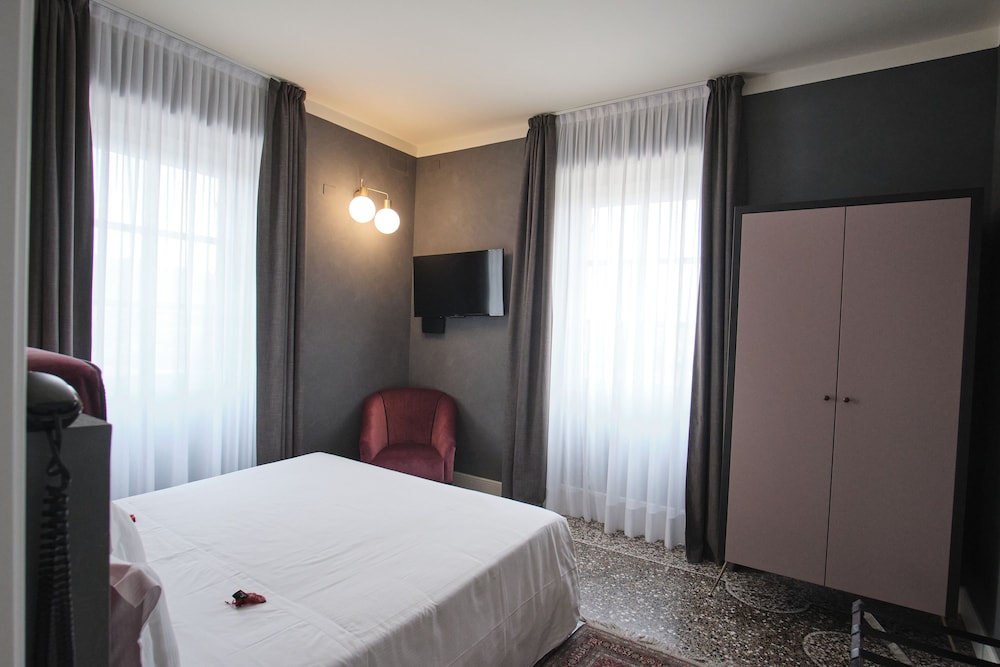Junior Triple Room
