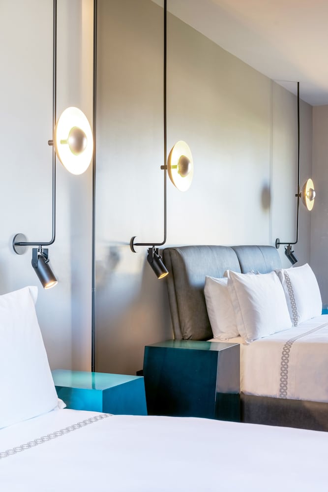 Room, 1 King Bed, Accessible, Bathtub - Photo 3