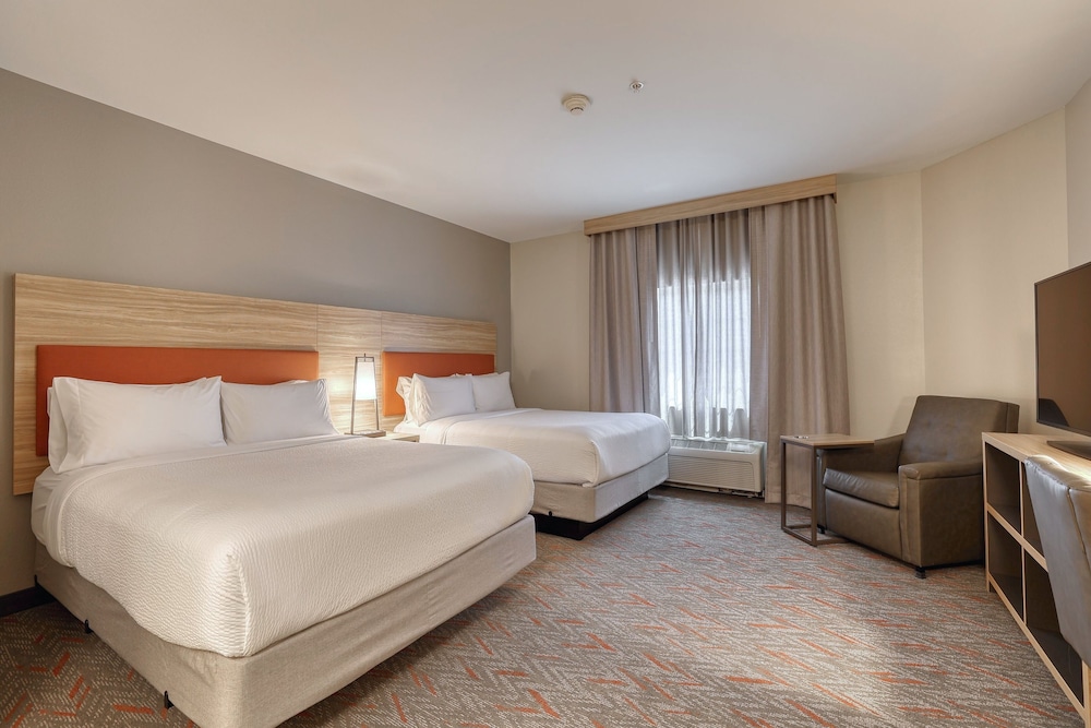 Suite, 2 Queen Beds, Accessible (Comm, Mobil Roll Shwr)