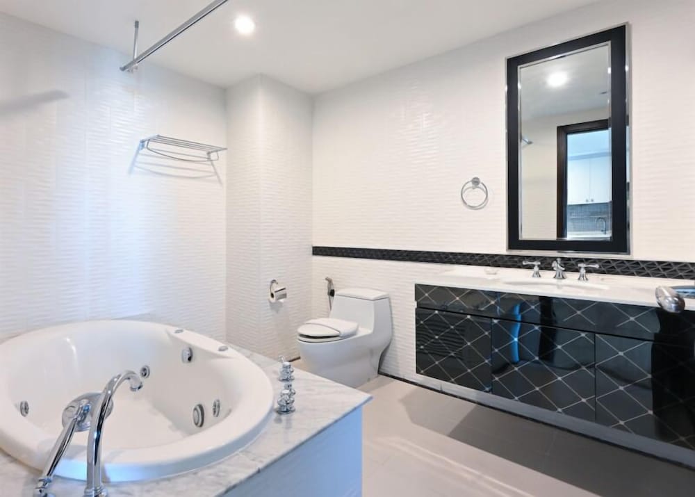 One Bedroom Executive photo 3