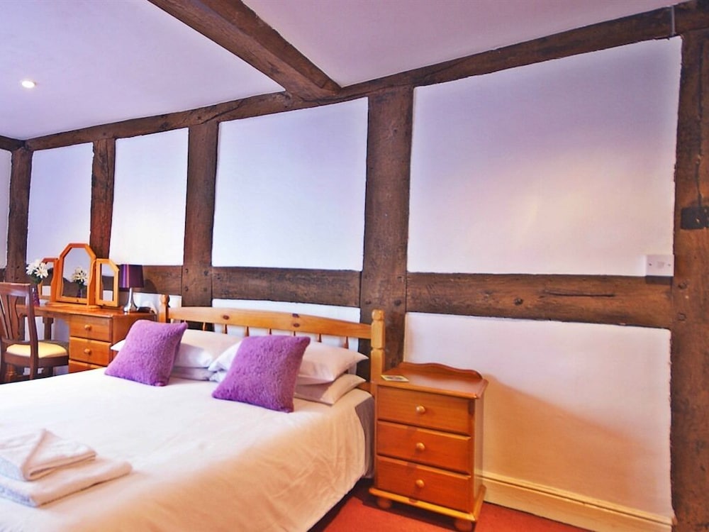 Suite, Ensuite photo 1