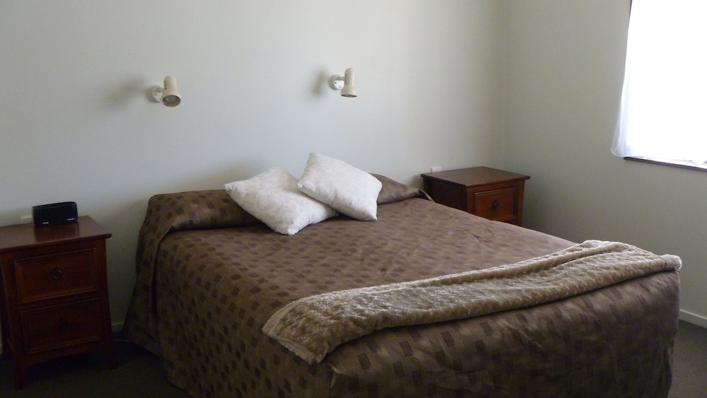 Standard Room, Non Smoking, Kitchen (2 Bedroom Motel) photo 1