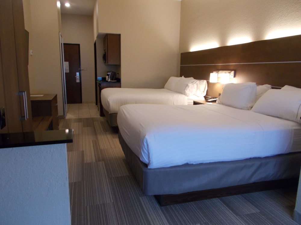 Suite, 2 Queen Beds (Additional Living Area) photo 2