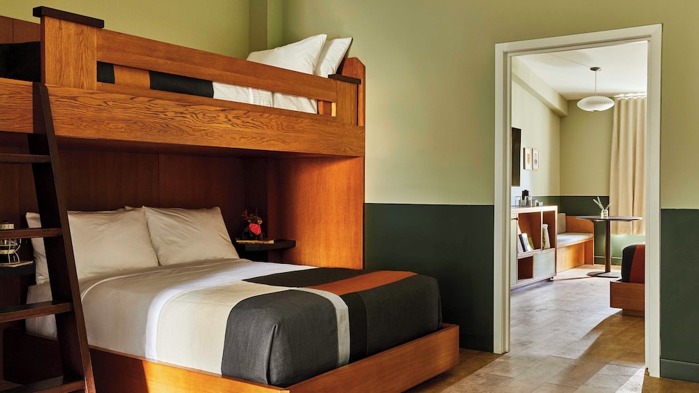Suite, 1 King Bed, Mountain View