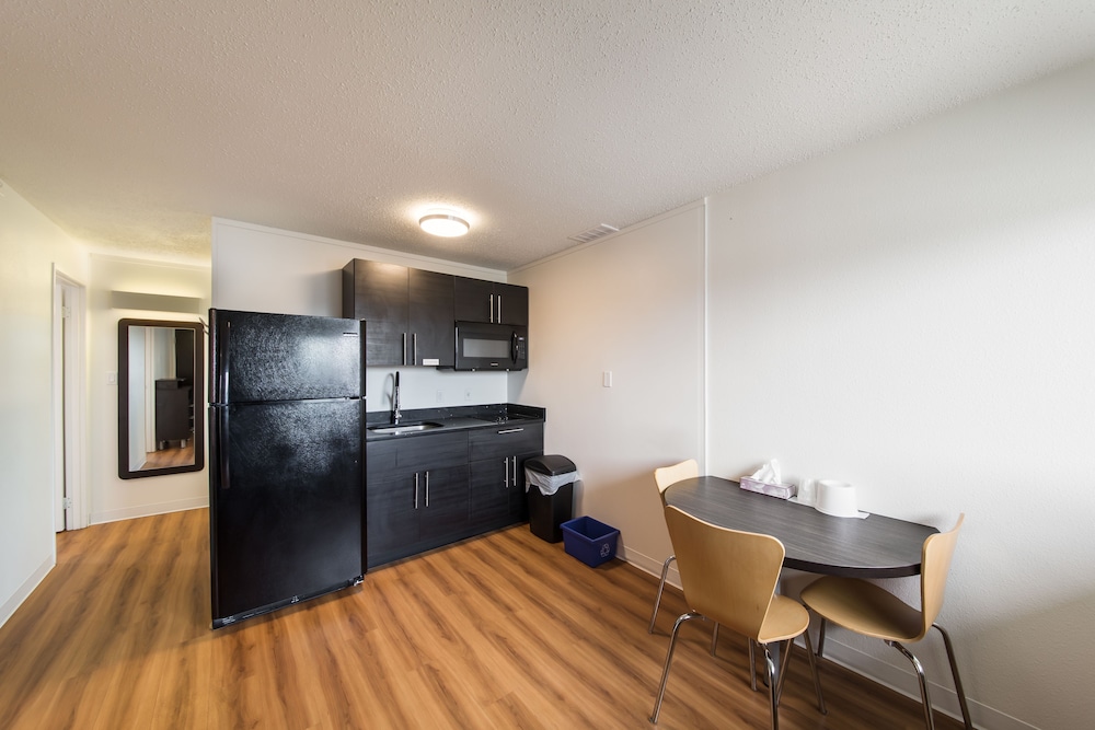 Deluxe Suite, 2 Queen Beds, Non Smoking, Kitchenette photo 2