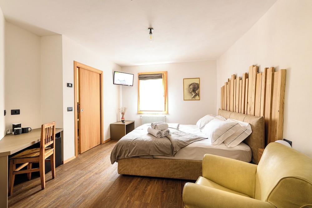 Comfort Double Room, Balcony, Courtyard View photo 2