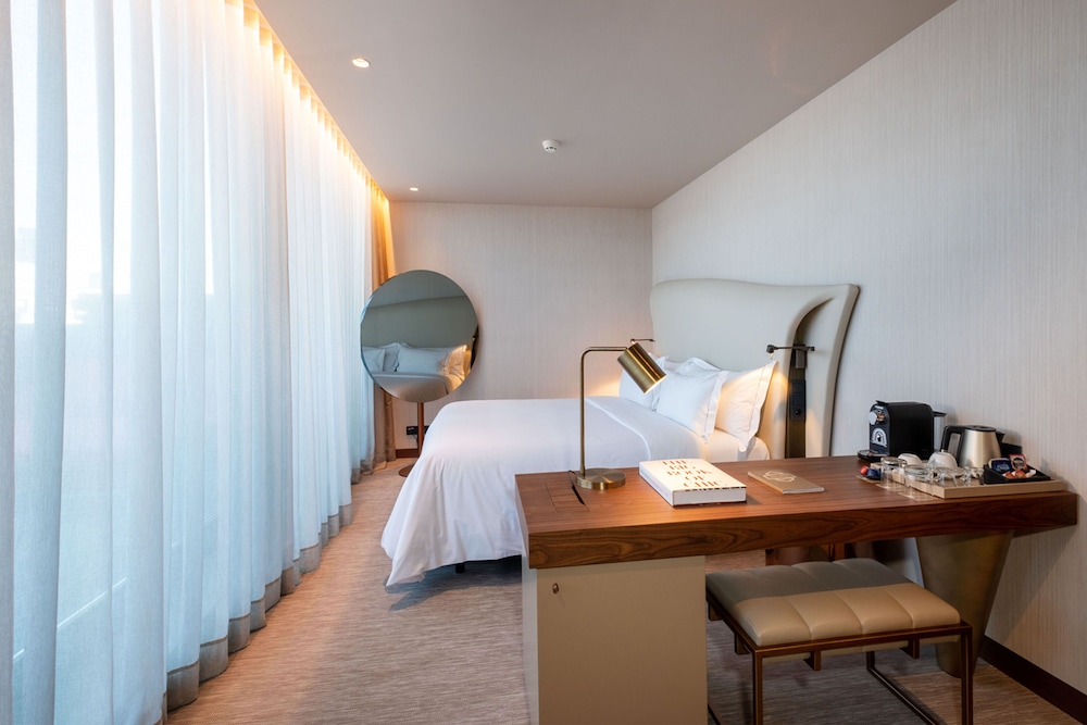 Superior Deluxe with Jacuzzi - Photo 1