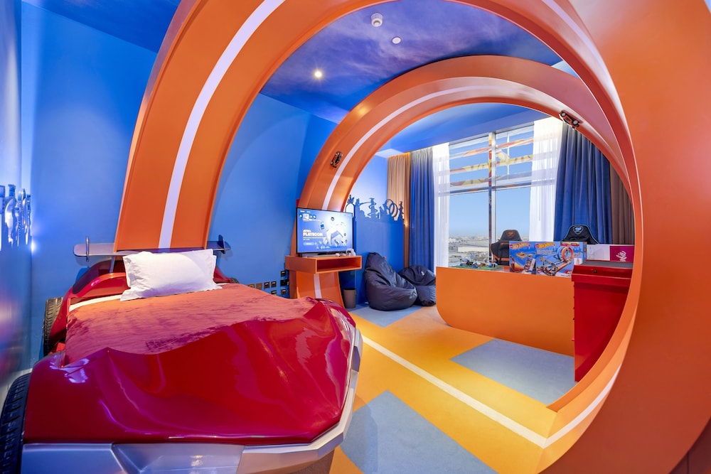 Family Suite, 1 King Bed (Hotwheels) photo 3