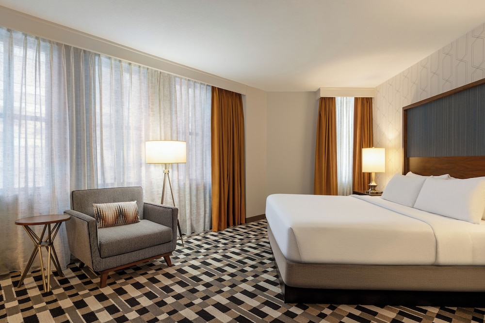 Junior Suite, 1 King Bed, Balcony, Pool View - Photo 2