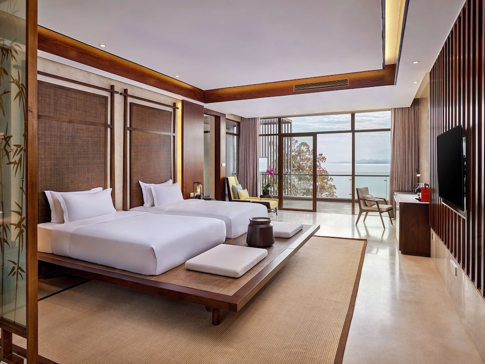 Deluxe Lake View Room
