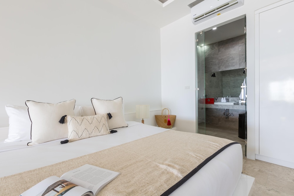 2 Bedroom Sea View Pool Suite - Photo 7