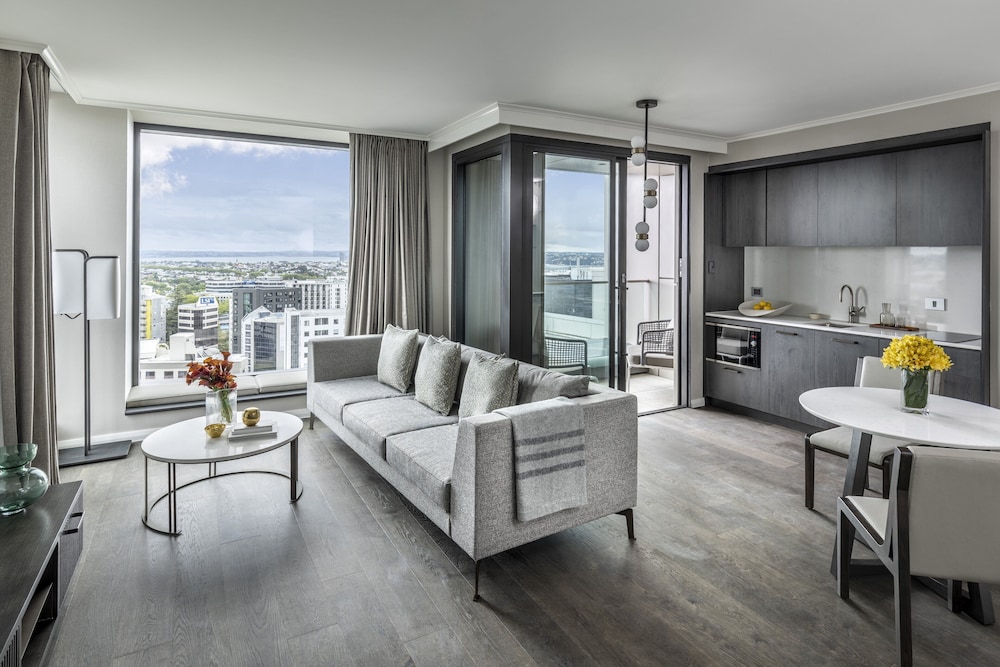 Club Executive Suite - Pinnacle Tower