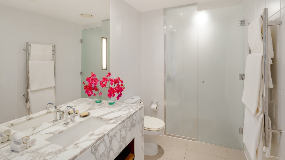 Suite, 2 Bedrooms, Club Lounge Access - Photo 9