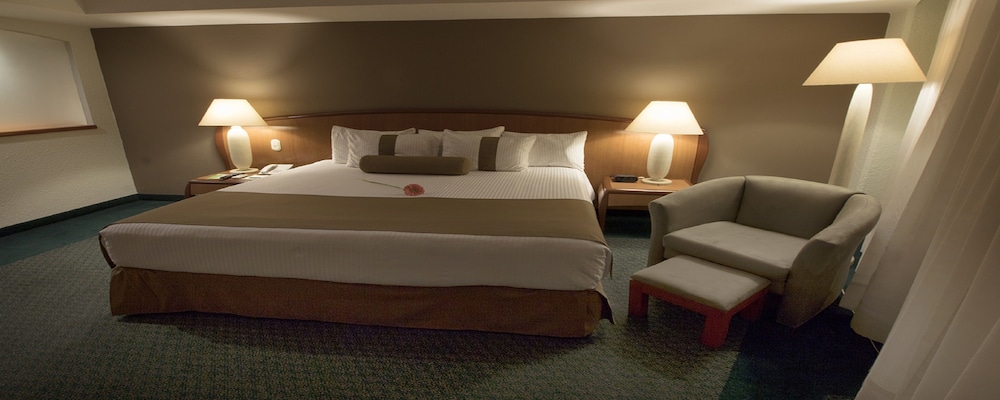 Room, 1 King Bed (Preferencial) - Photo 5