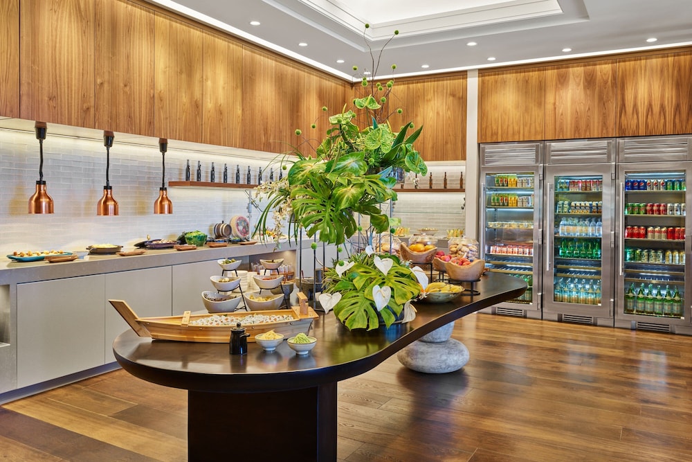 Fire Lanai, Deluxe Guest Room, 1 King, Garden View